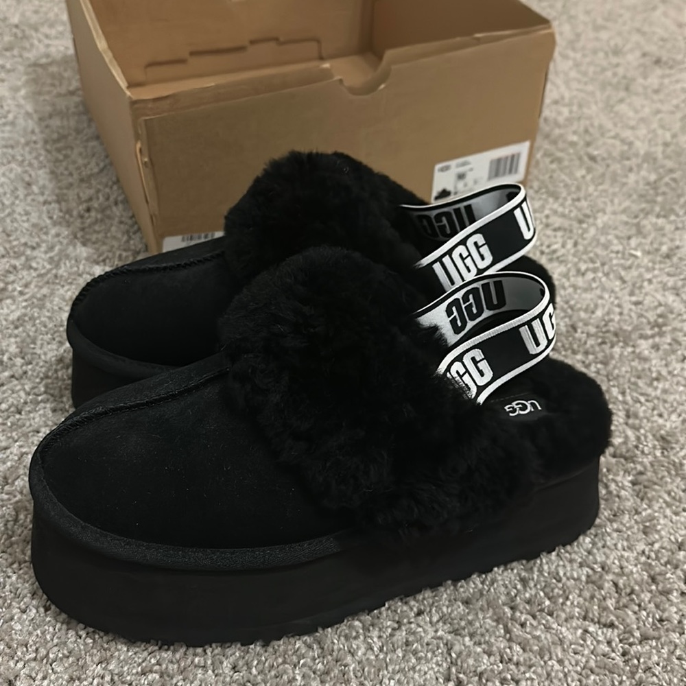 NEW UGG FUNKETTE size 10